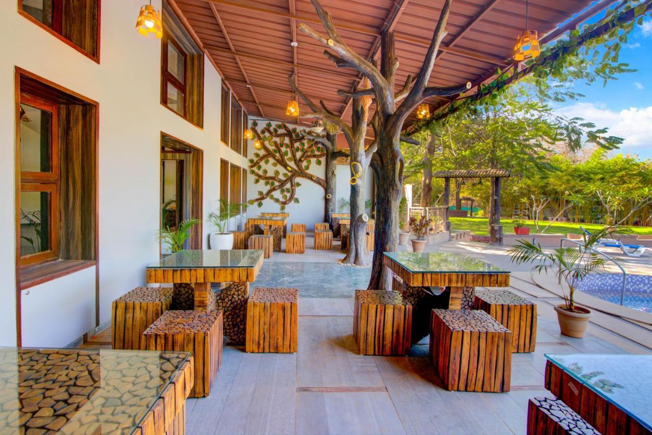 Club Mahindra Netrang 호텔 외부 사진