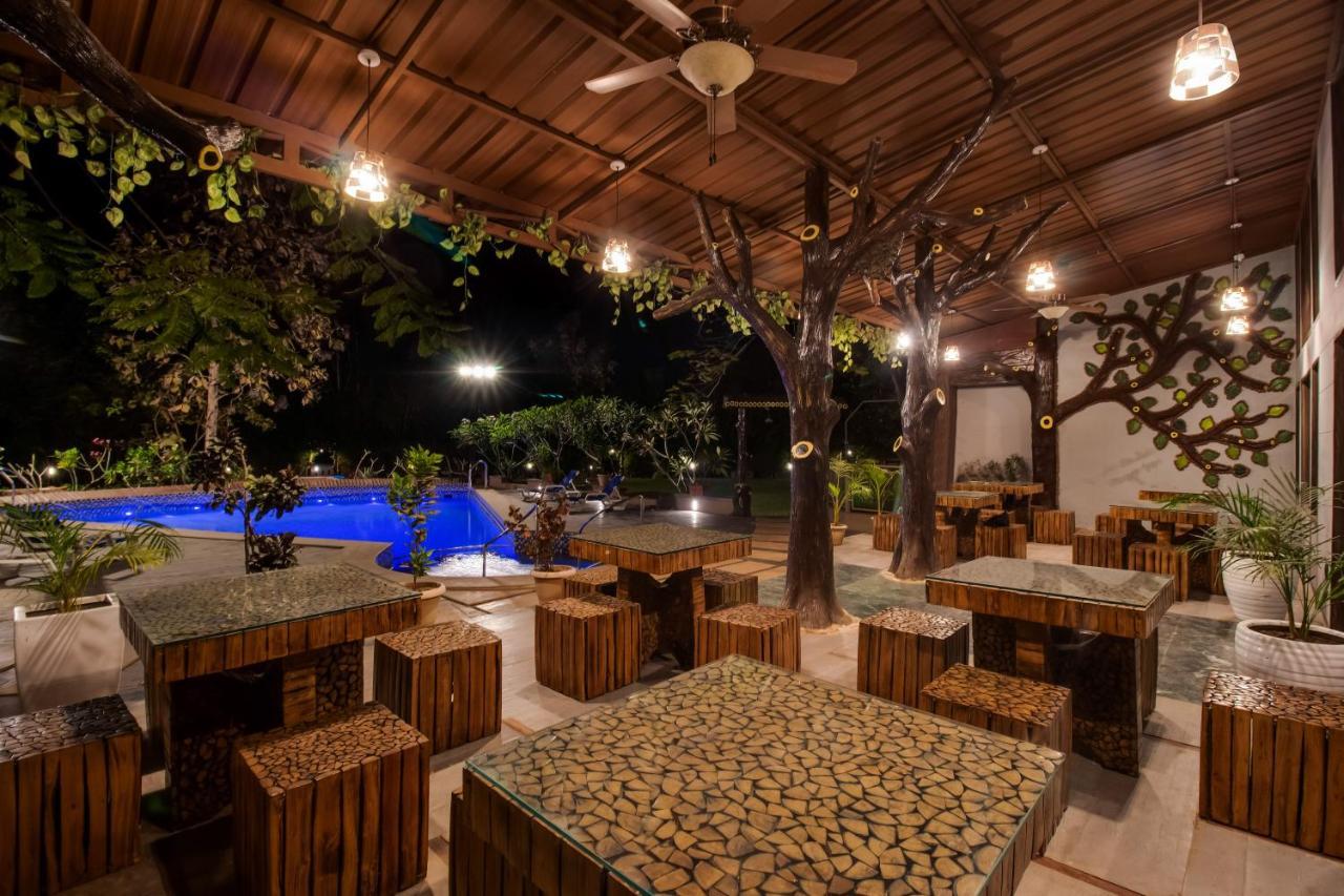 Club Mahindra Netrang 호텔 외부 사진