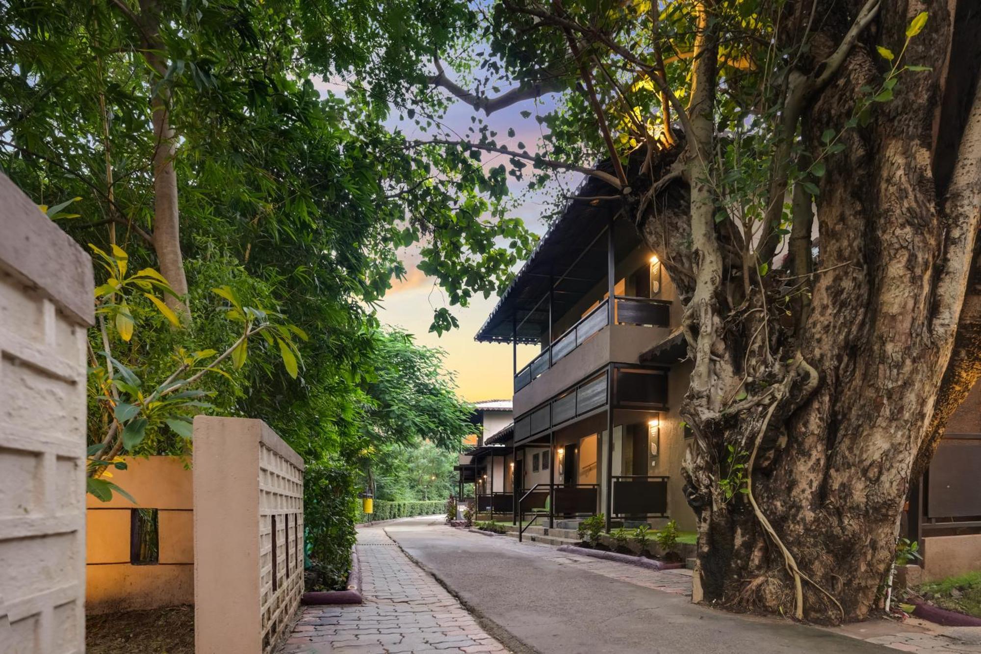 Club Mahindra Netrang 호텔 외부 사진